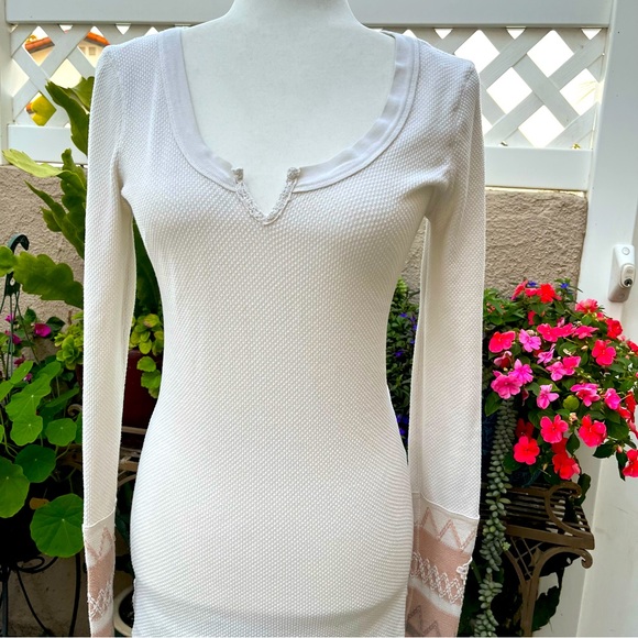 Free People Cream Thermal with Macrame Sleeves Size M - Picture 10 of 13